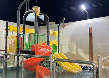 شاليه بجلسة خارجية وألعاب مائية