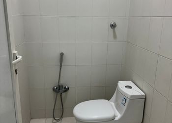 شقة بغرفة معيشة وغرفة نوم
