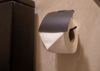 شقة بغرفة معيشة وغرفتين نوم 
