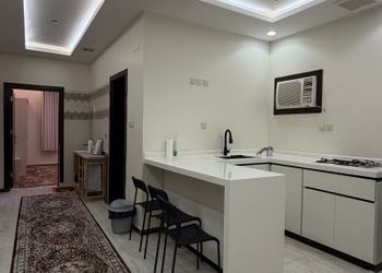 استديو بسرير ماستر وجلسة خارجية 