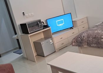 استديو بأثاث مريح وبسيط 