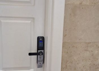 استديو بسرير ماستر وجلسة جانبية