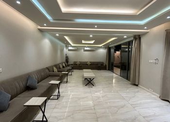 شاليه بصالة ومسطح اخضر 