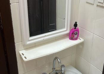 استديو بسرير ماستر وجلسه جانبيه
