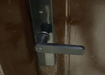 استديو بسرير ماستر وجلسة جانبية 