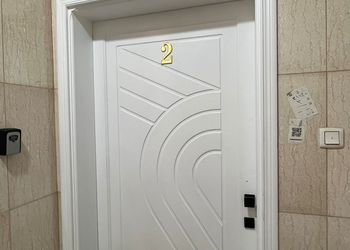 استديو بغرفة سينما و دخول ذاتي 
