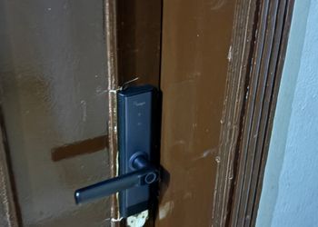 استديو بسرير ماستر وجلسة مريحة 