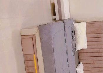 شقة بغرفة معيشة وغرفتين نوم 