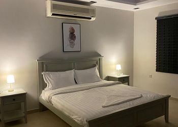 استديو بسرير ماستر وجلسة جانبية 