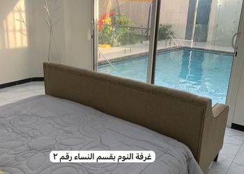 شاليه بألعاب أطفال ومسبح
