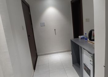 استديو بأثاث مريح وبسيط 