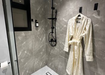 استديو هادئ بدخول ذاتي 