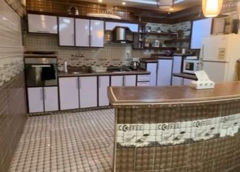 شاليه بجلسة خارجية وألعاب أطفال 