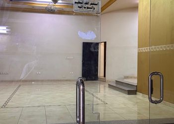 شقة بغرفة معيشة وغرفة نوم