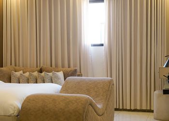 استديو بسرير ماستر وجلسة جانبية