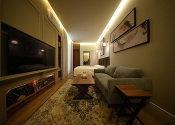 استديو بأثاث مريح وبسيط 