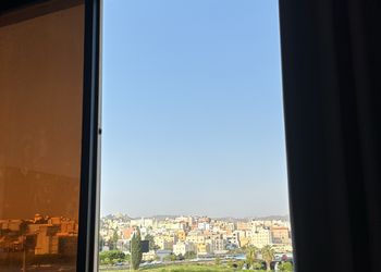 شقة بغرفة معيشة وغرفة نوم 