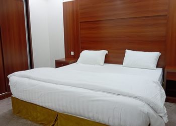 استديو بأثاث مريح وبسيط 