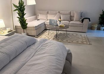 استديو بدخول ذاتي وتصميم هادئ 