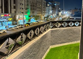 شقة بغرفتين نوم وأثاث مريح