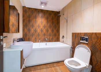 شالية بجلسه خارجيه ومسطح اخضر