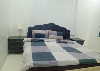 شاليه بمسطح اخضر وجلسة خارجية 