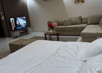 شقه بأثاث مريح وبسيط
