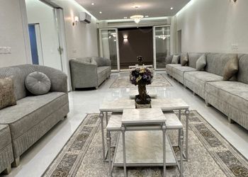 شاليه بمسطح اخضر ومسبحين