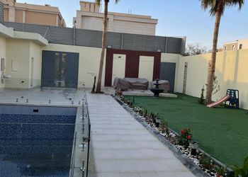 شاليه بمسبح خارجي وصالة جلوس