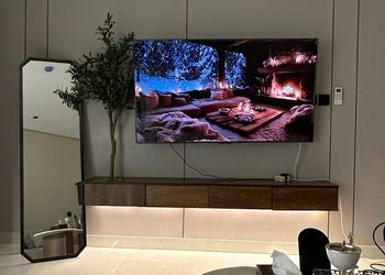 استديو بأثاث مريح وبسيط 