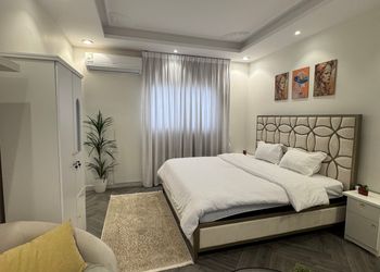 استديو هادئ بسرير ماستر