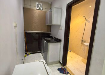 استديو بأثاث مريح وبسيط 