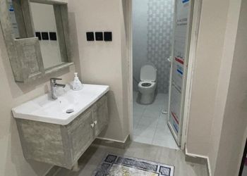 شاليه أنيق بمجلس واسع بحديقة صغيرة  