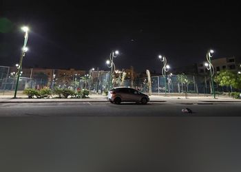 استديو بسرير مريح وتصميم هادئ 