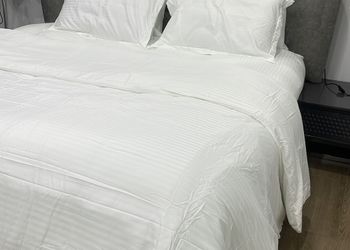 استديو بسرير ماستر وجلسة 