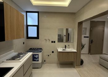 شقة بغرفة معيشة وغرفتين نوم 