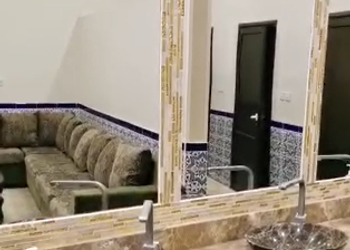 استراحة بألعاب أطفال ومسبح داخلي