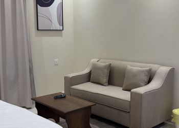استديو بسرير ماستر وجلسة جانبية