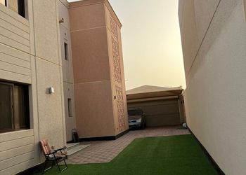 فيلا بمسطح اخضر