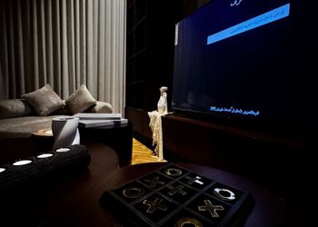 شقة أنيقة بصالة وغرف نوم