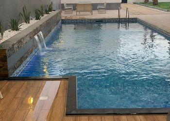 شاليه بمسطح اخضر