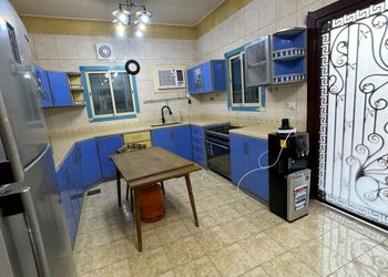 فيلا بمسبح خارجي وغرف نوم