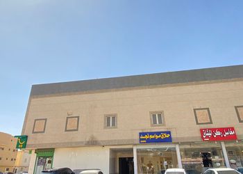 استديو بأثاث مريح وبسيط 