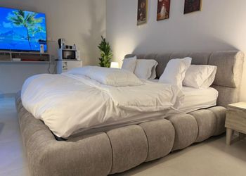 استديو بدخول ذاتي وسرير ماستر