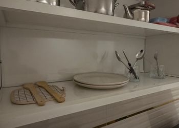 شقة بغرفة معيشة وغرفة نوم 