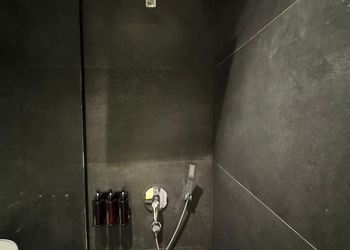 شالية مرتب بمجلس ومسبح خارجي