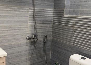 استديو بأثاث مريح وبسيط 