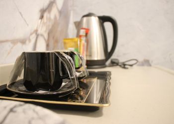 استديو بأثاث مريح وبسيط 