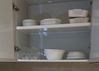 شقة بصالة أنيقة وغرف نوم مريحة 