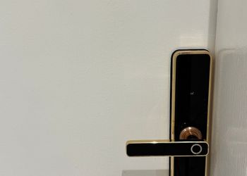 استديو بأثاث مريح وبسيط 